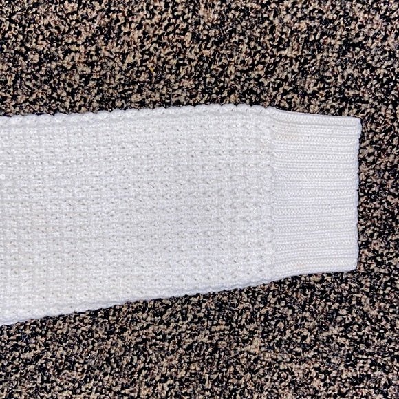 white crop knitted sweater from Ardene’s. (Long sleeve) - Picture 3 of 4
